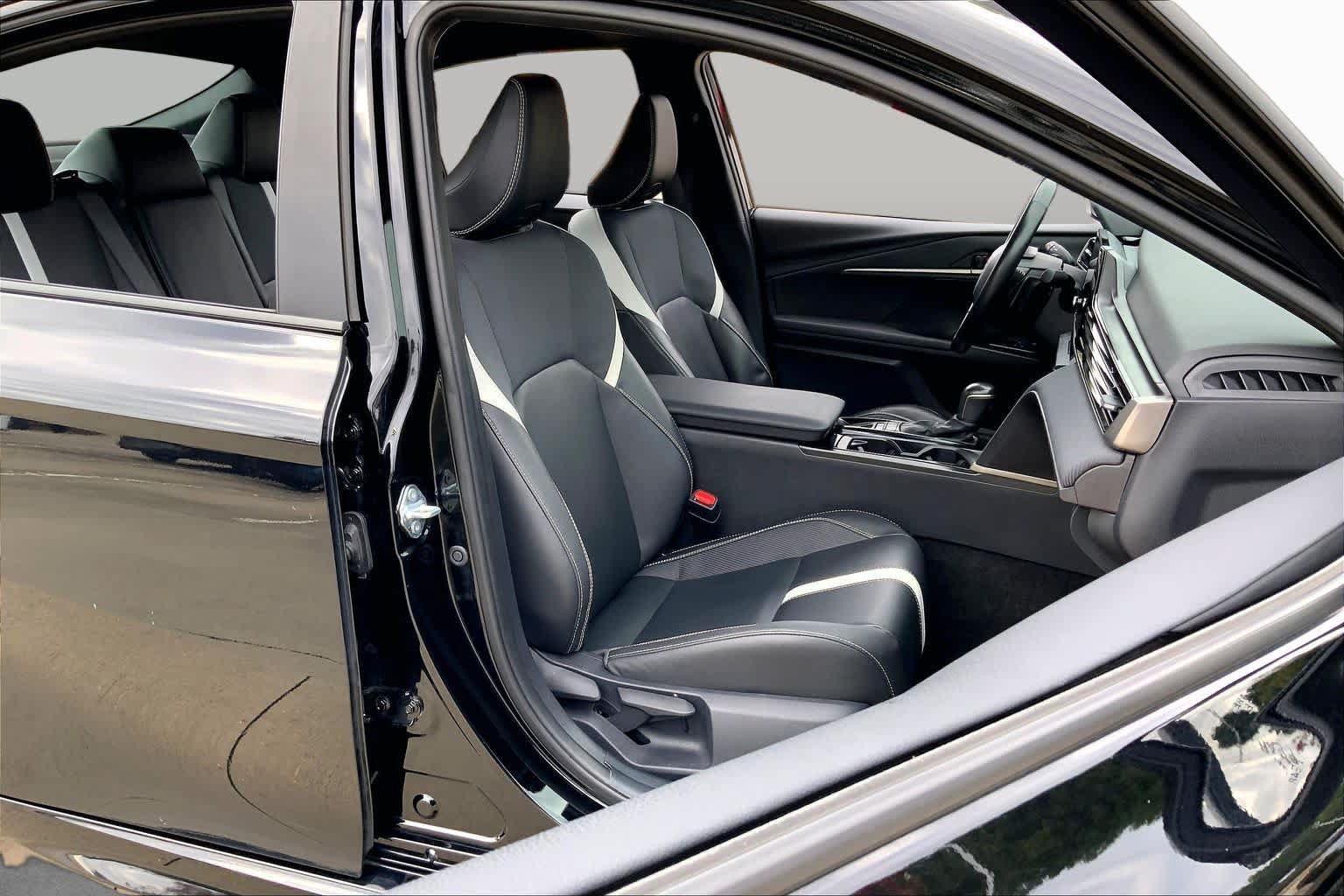 Used 2025 Toyota Camry SE FWD image 9