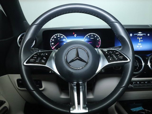 Used 2025 Mercedes-Benz GLA 250 4MATIC image 21
