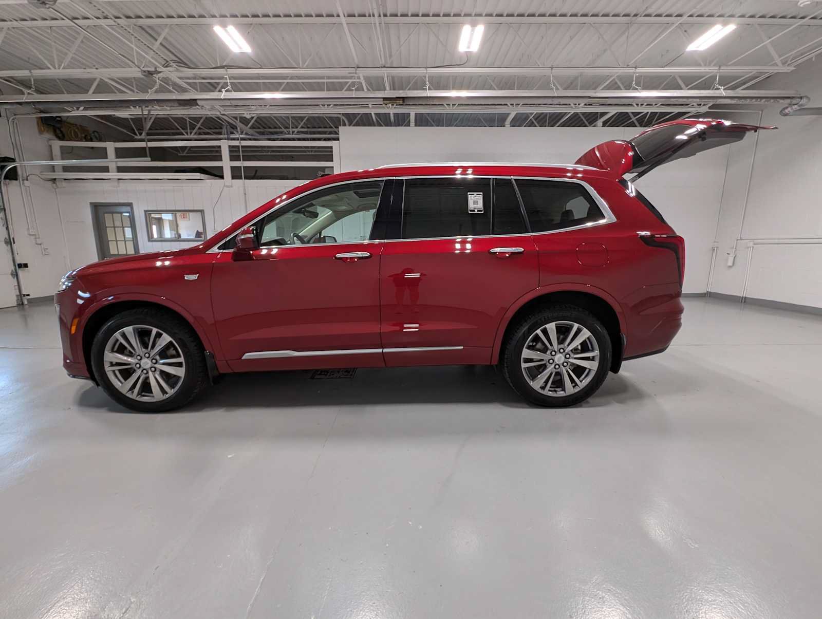 Certified 2024 Cadillac XT6 Premium Luxury w/ Technology Package AWD/4WD image 12