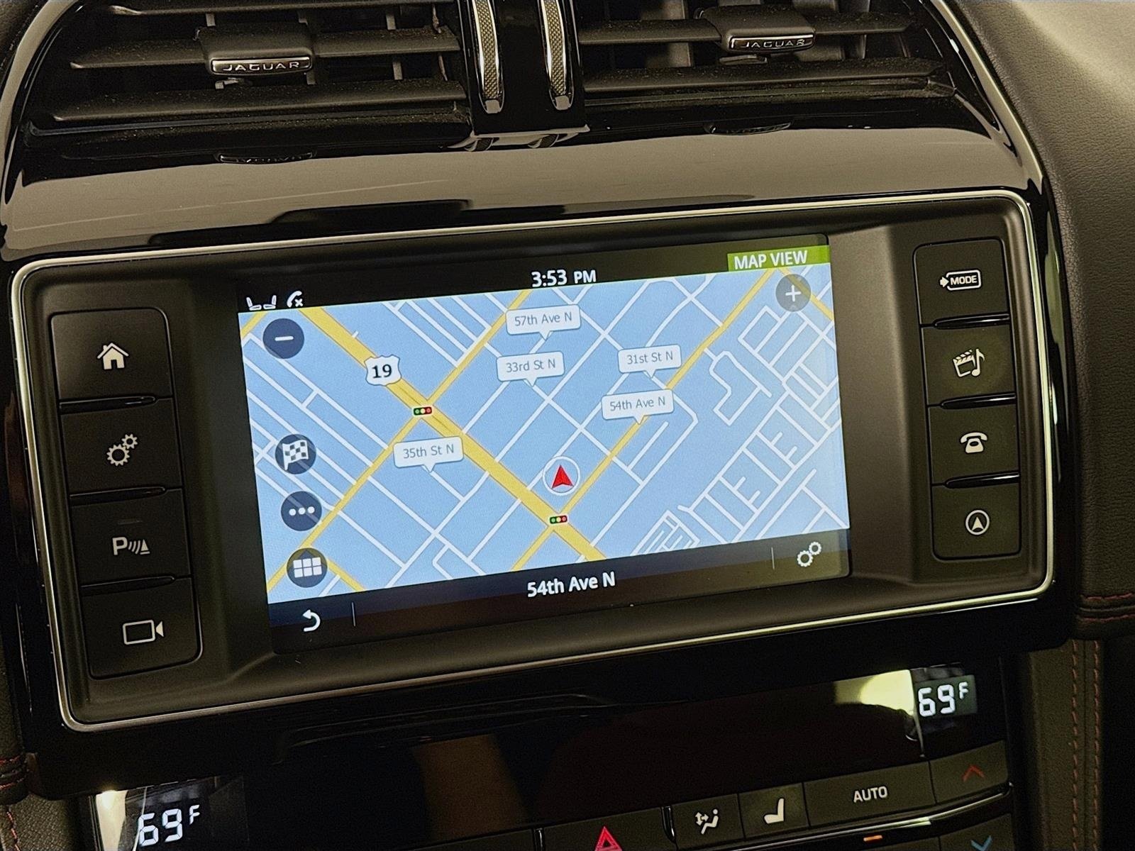 Used 2017 Jaguar F-PACE S image 17