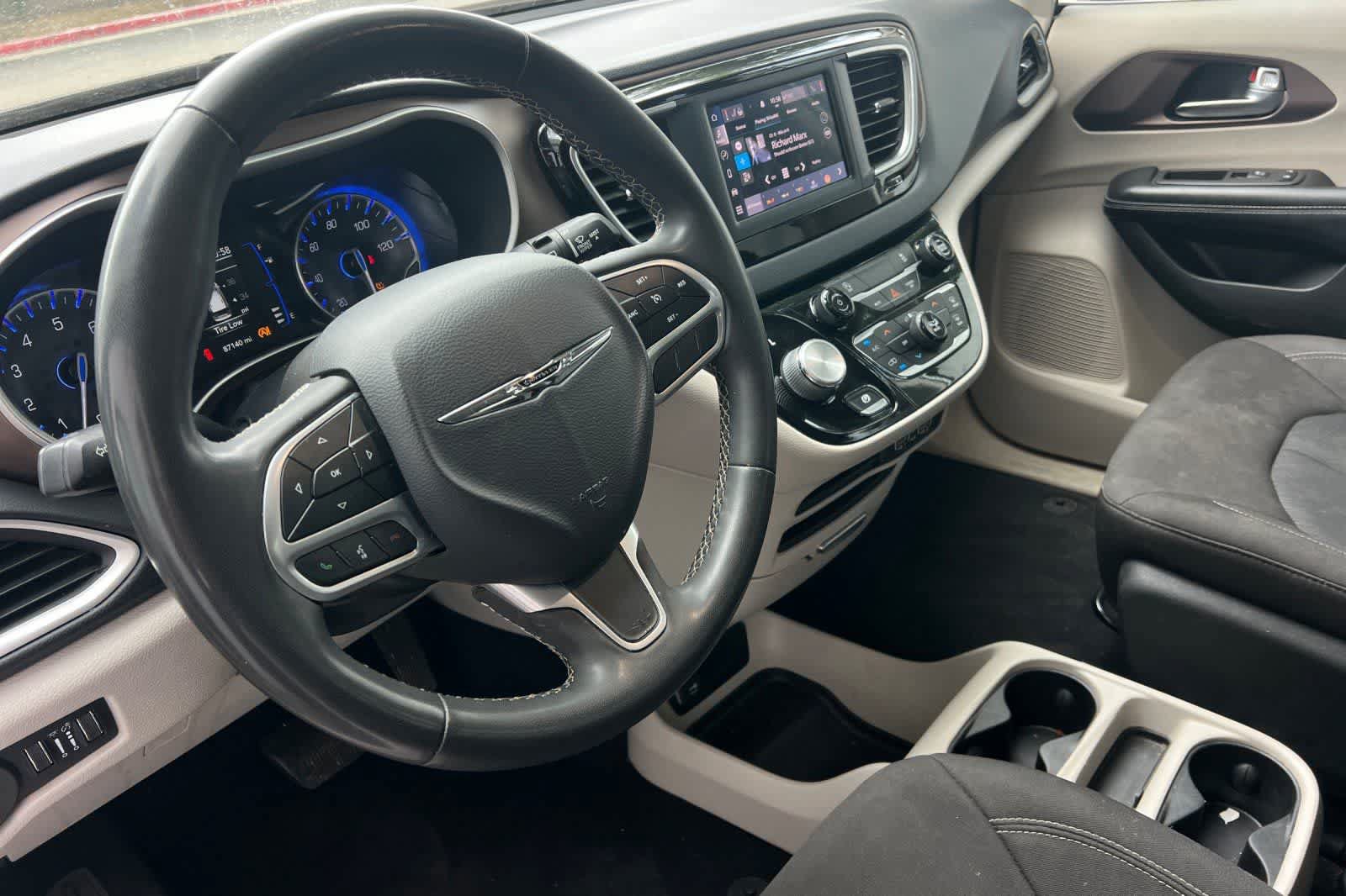 Used 2022 Chrysler Voyager LX FWD image 13