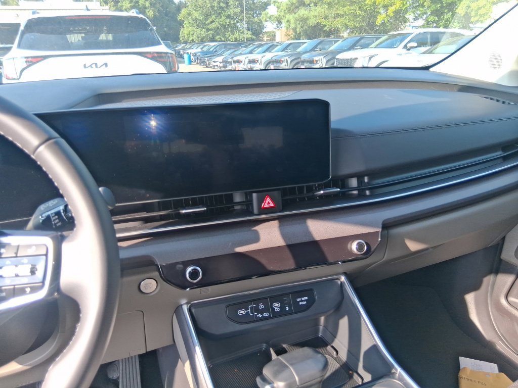 Certified 2026 Kia Carnival EX FWD image 13
