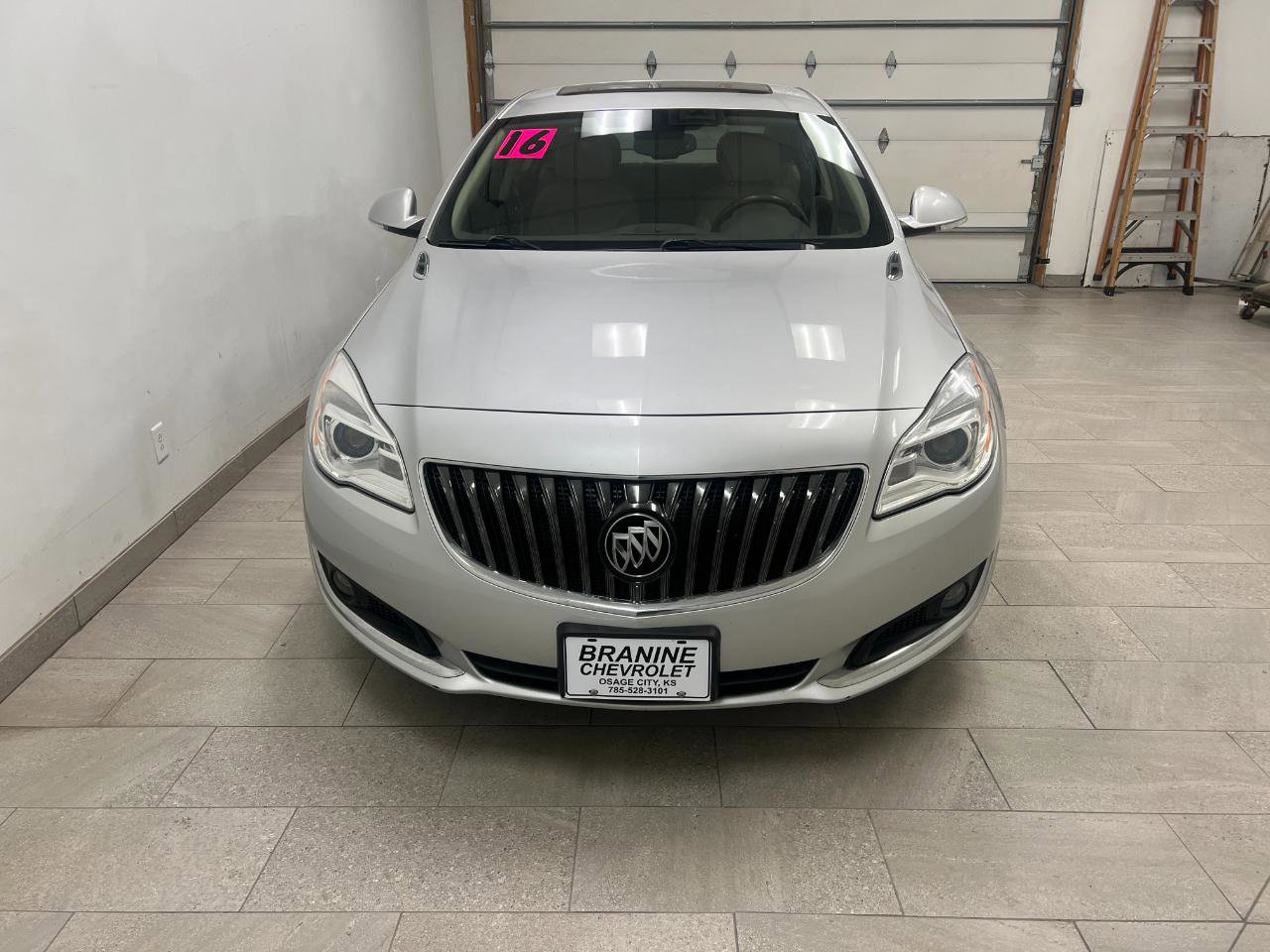 Used 2016 Buick Regal image 7