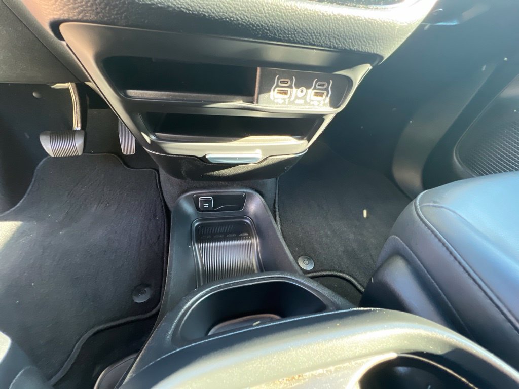 Certified 2025 Chrysler Pacifica Select FWD image 36