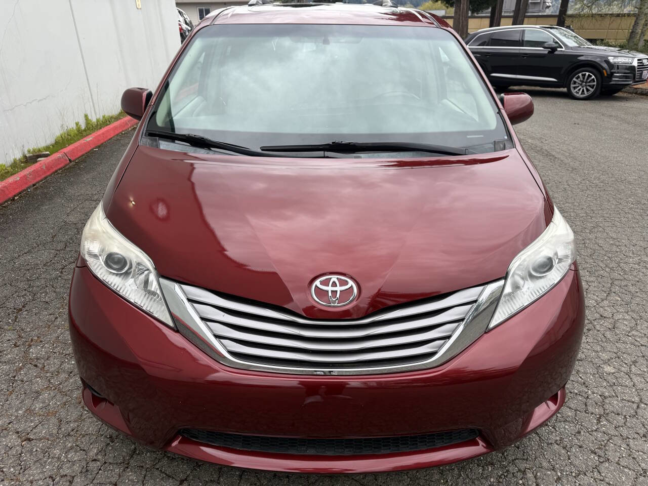 Used 2016 Toyota Sienna XLE Premium FWD image 9