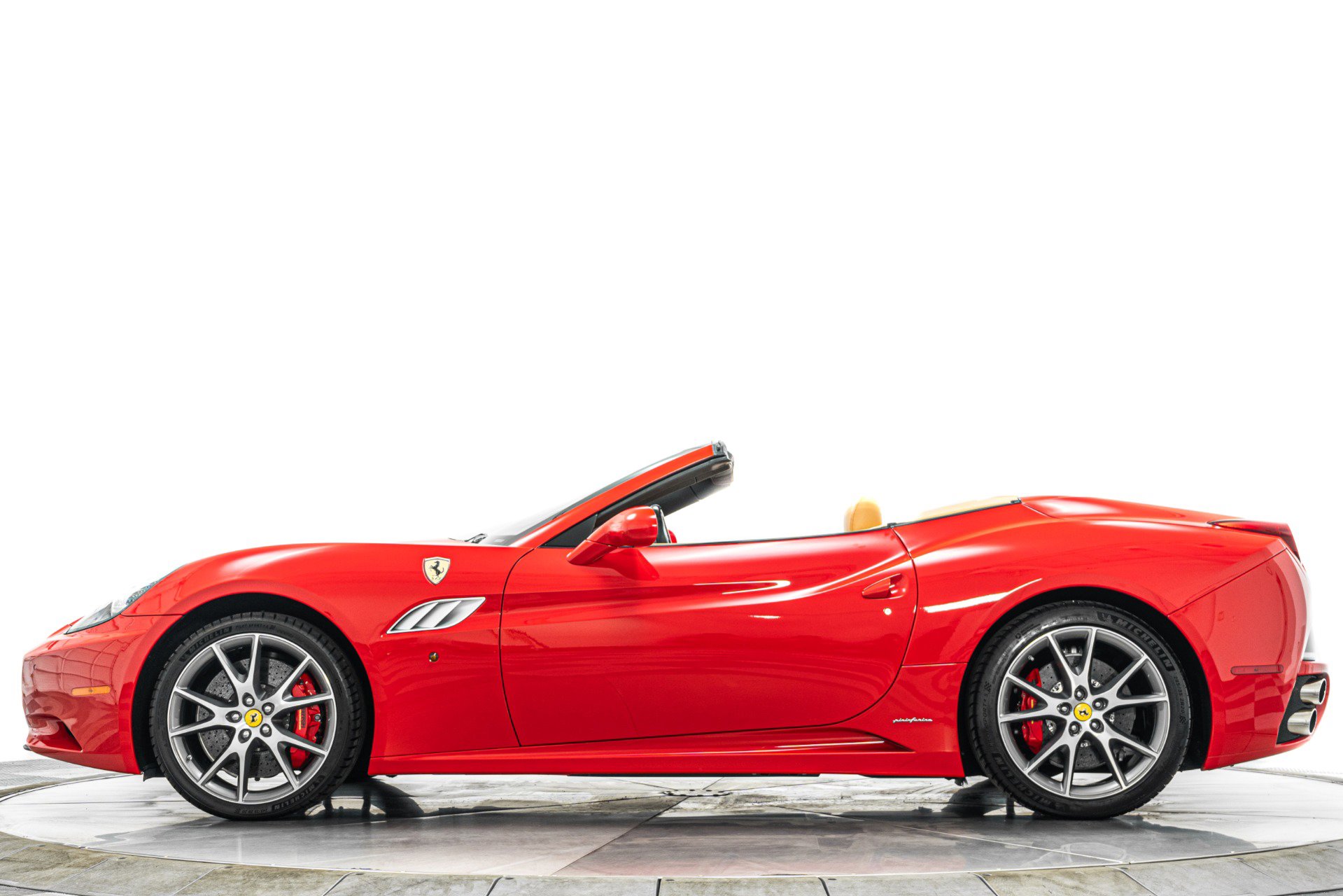 Used 2013 Ferrari California RWD image 6