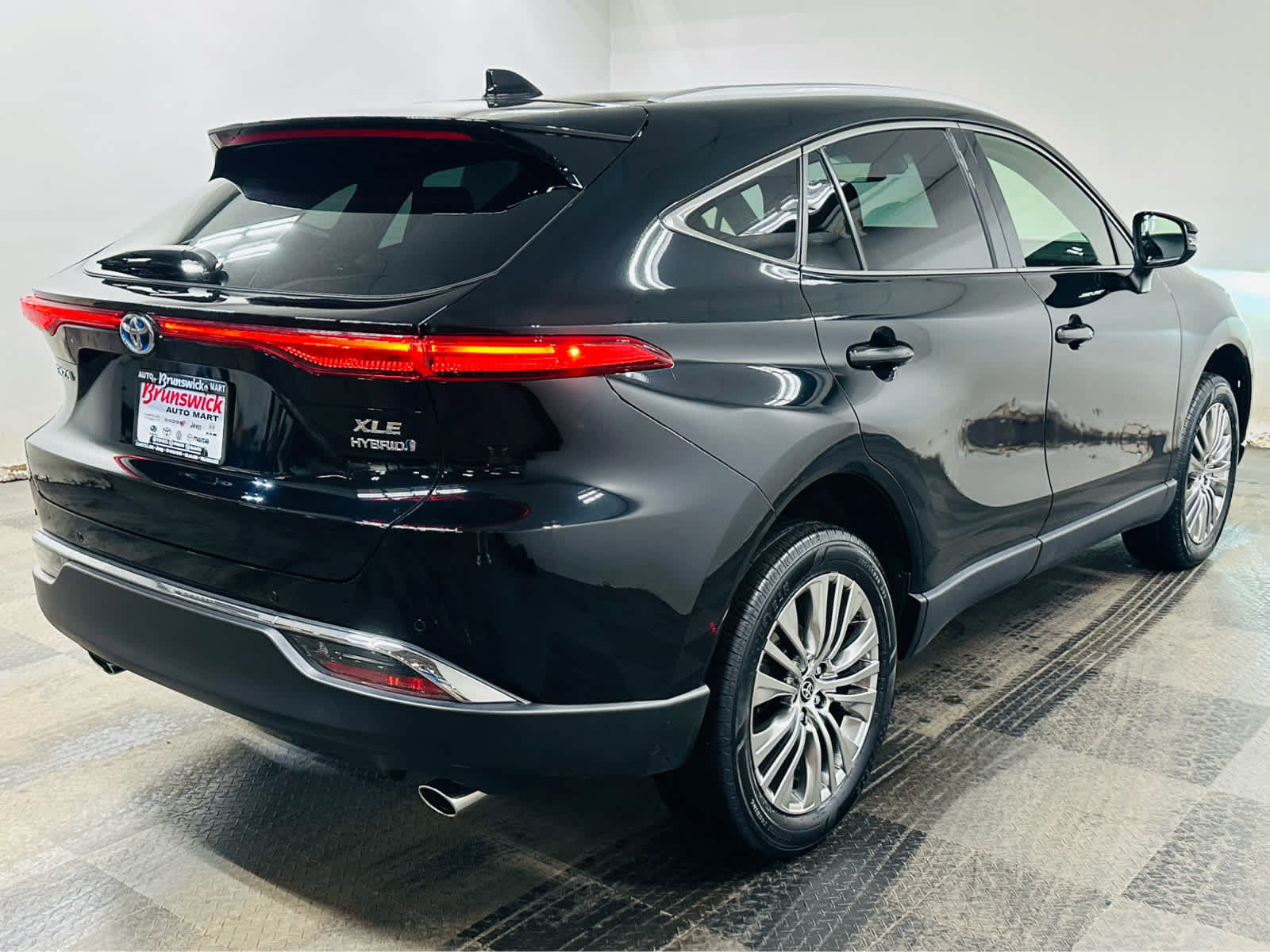 Certified 2022 Toyota Venza XLE AWD/4WD image 6