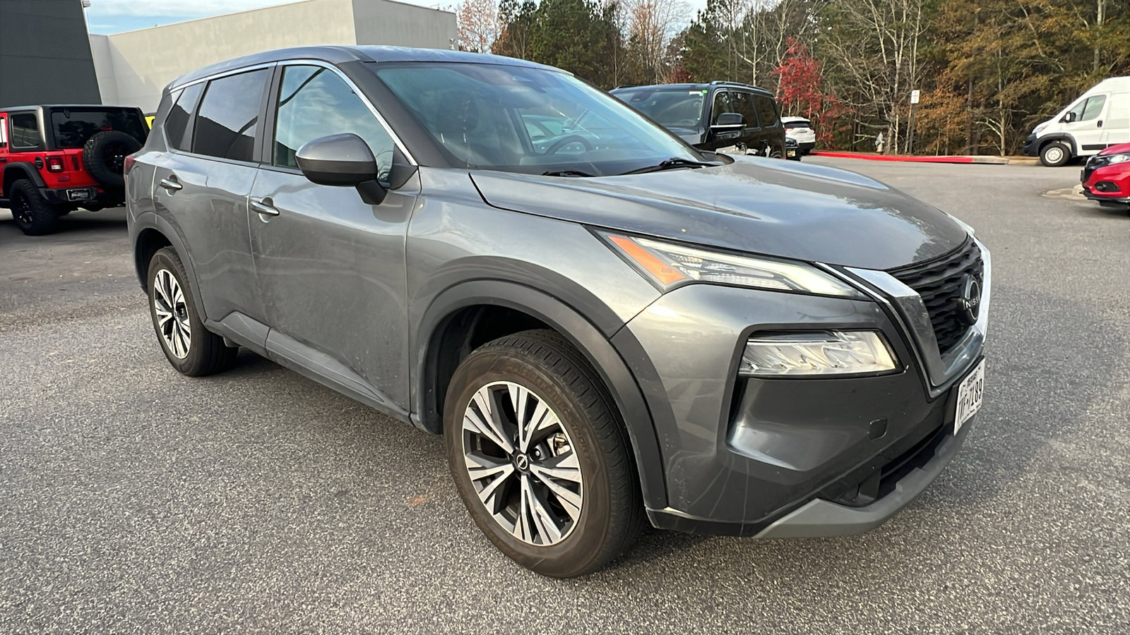 Used 2023 Nissan Rogue SV image 5