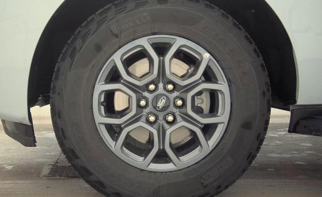 Used 2025 Ford Expedition Active AWD/4WD image 9
