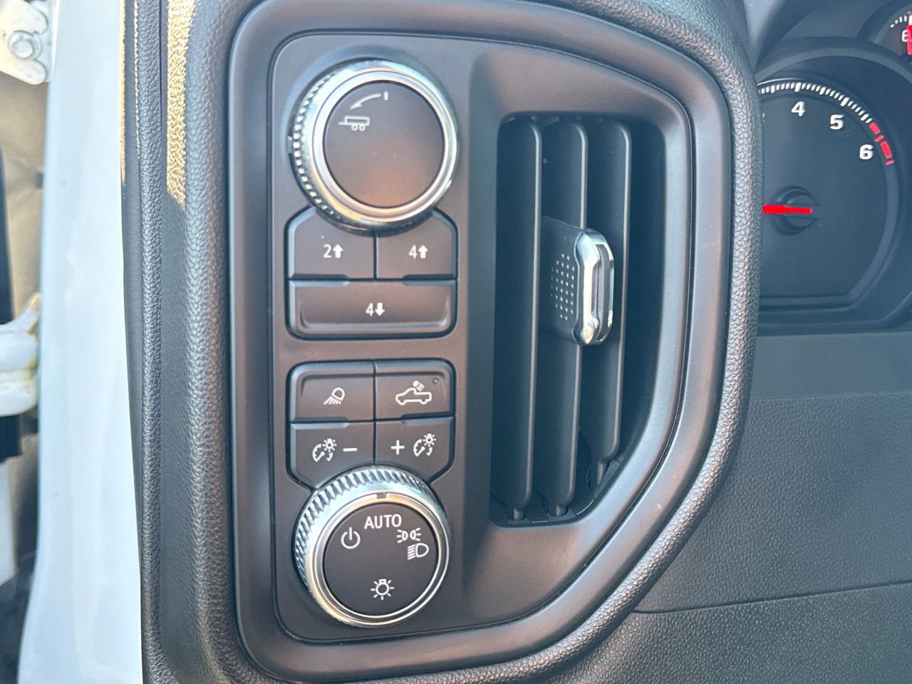 Used 2024 GMC Sierra 2500 Pro w/ Convenience Package image 17