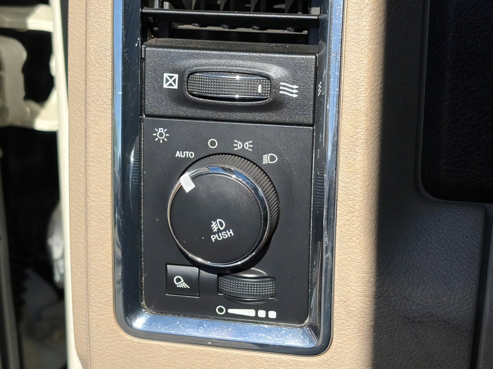 Used 2017 RAM 1500 Laramie w/ Convenience Group image 17