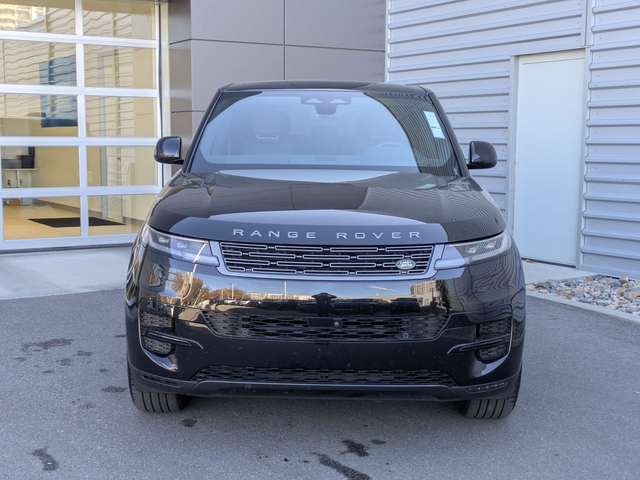 Used 2025 Land Rover Range Rover Sport image 11