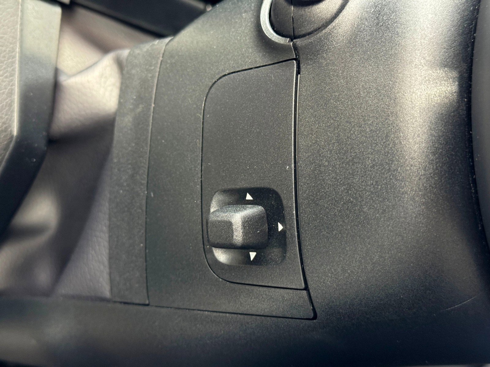 Used 2025 Mercedes-Benz GLC 300 4MATIC w/ AMG Line image 20