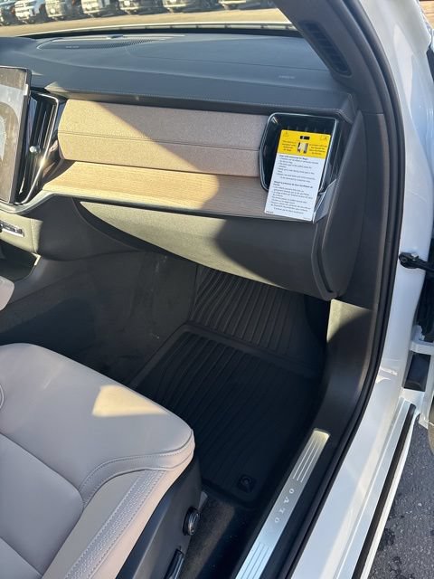 New 2026 Volvo XC90 B6 Plus w/ Protection Package Premier AWD/4WD image 36