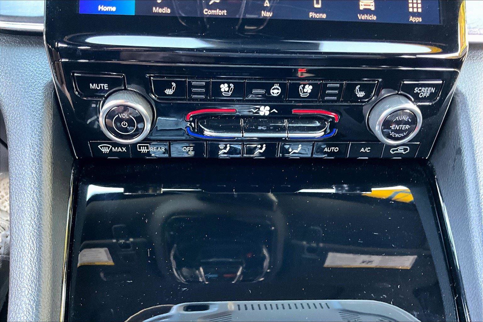 Used 2024 Jeep Grand Cherokee Overland w/ Luxury Tech Group IV image 32