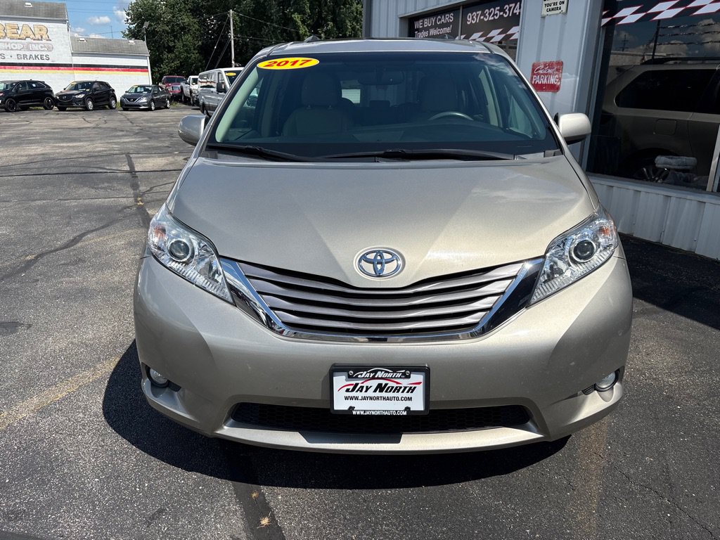 Used 2017 Toyota Sienna XLE w/ XLE Navigation Package FWD image 7