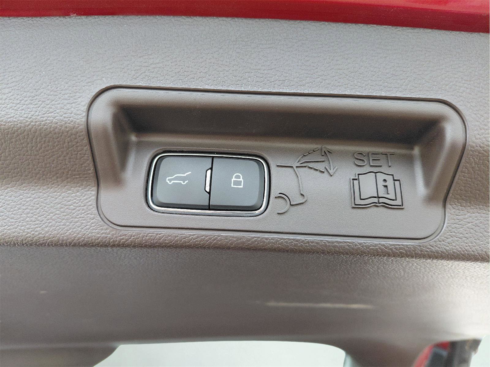 Used 2022 Ford Explorer King Ranch w/ Premium Technology Package image 24