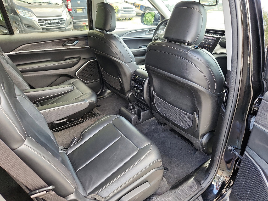 Used 2022 Jeep Grand Cherokee L Limited AWD/4WD image 14