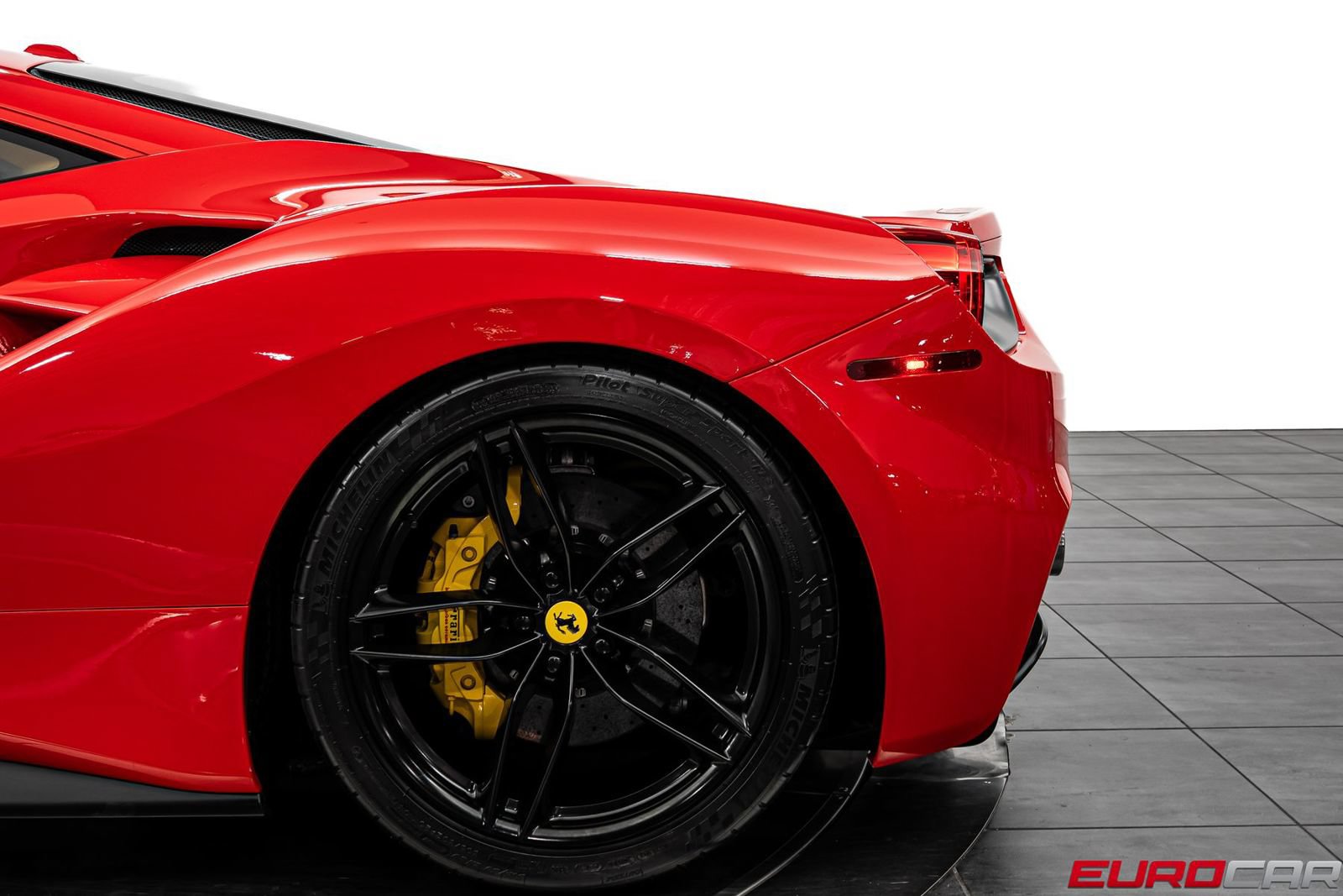 Used 2019 Ferrari 488 GTB RWD image 17