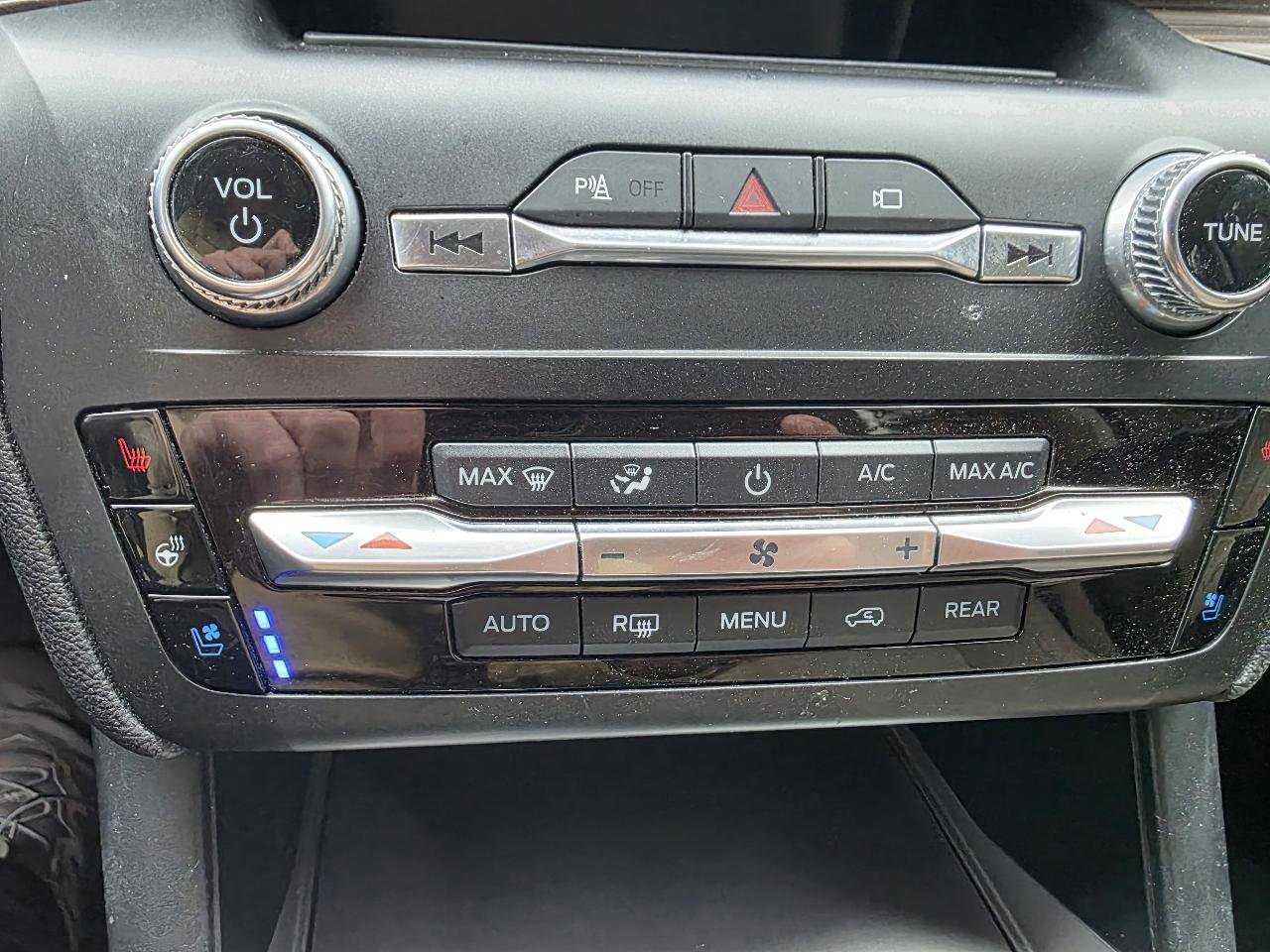 Used 2020 Ford Explorer Limited AWD/4WD image 17