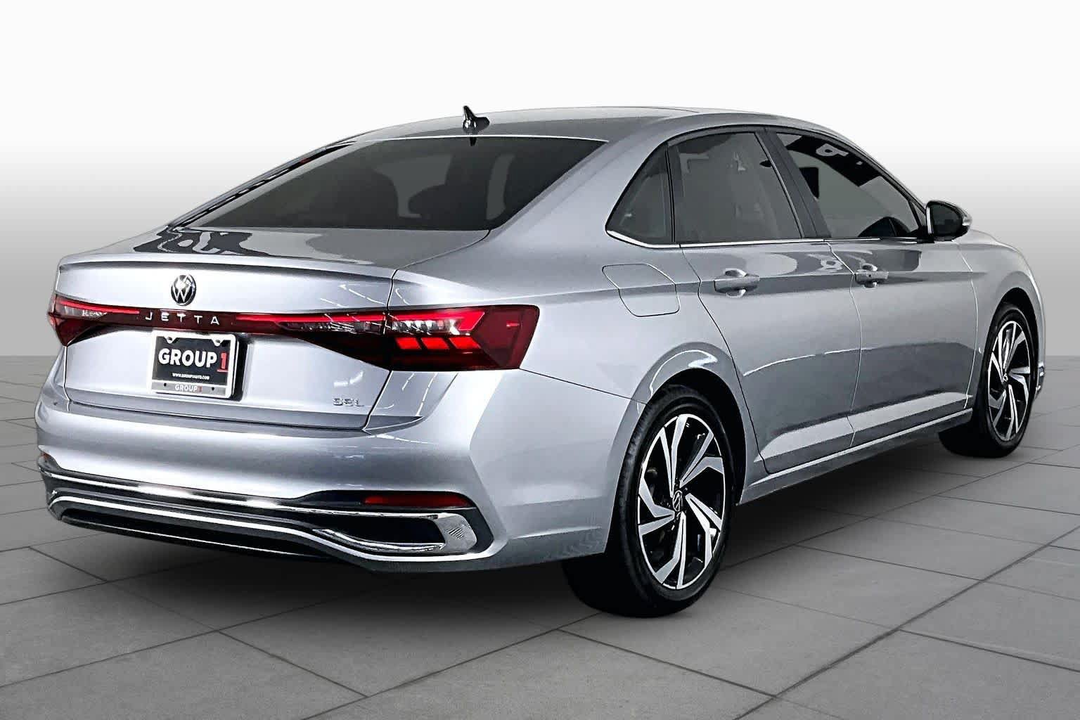 Used 2026 Volkswagen Jetta SEL FWD image 12