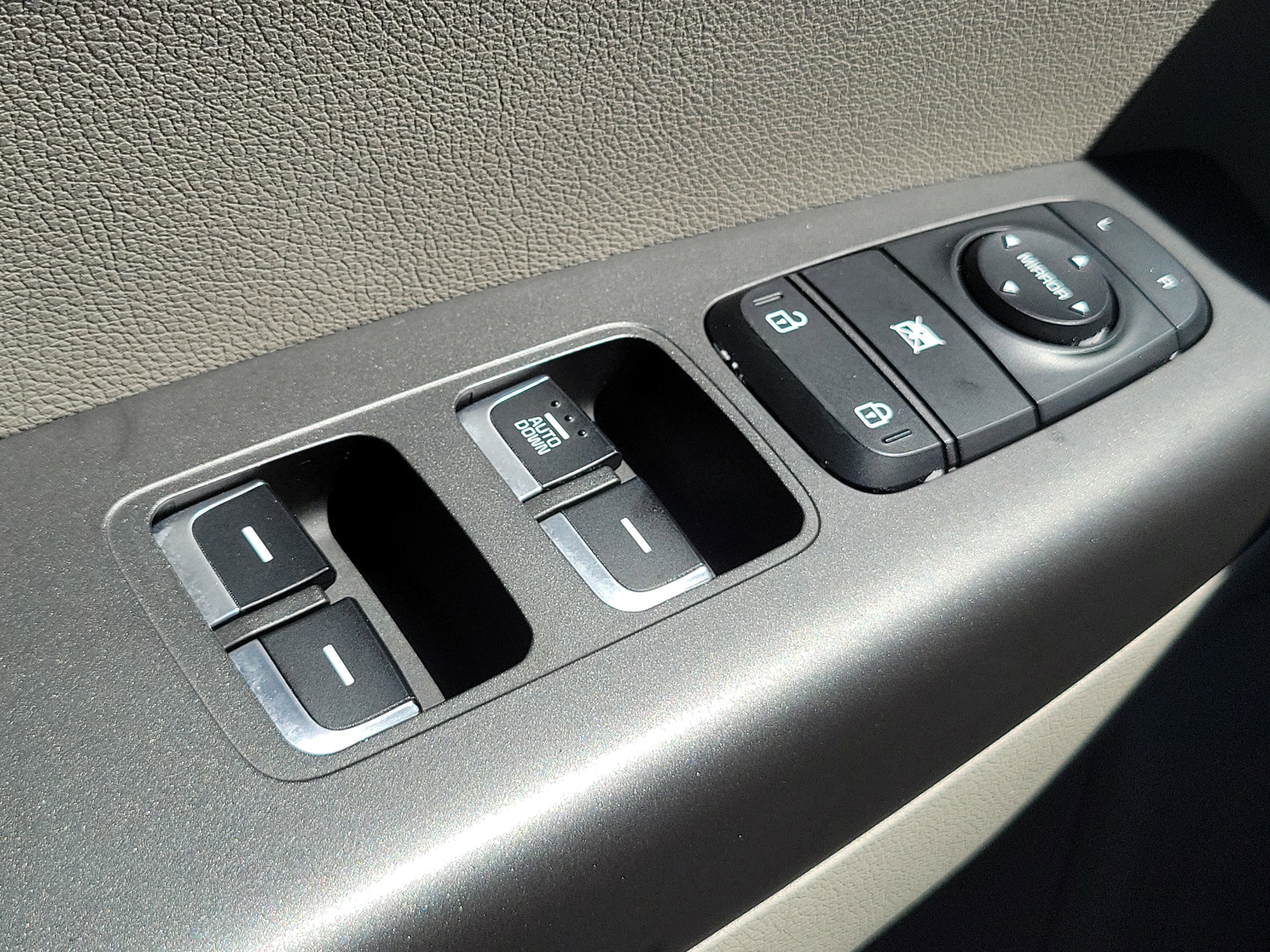 Used 2020 Kia Sportage LX image 25