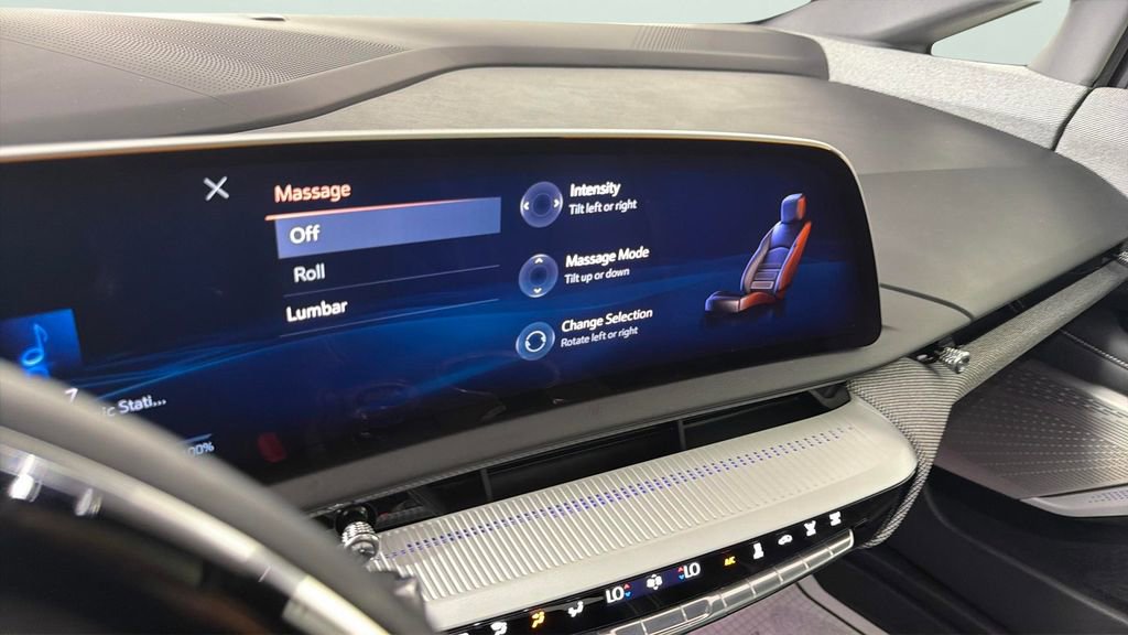 Certified 2025 Cadillac Optiq Luxury 2 w/ LPO, Floor Liner Package AWD/4WD image 29