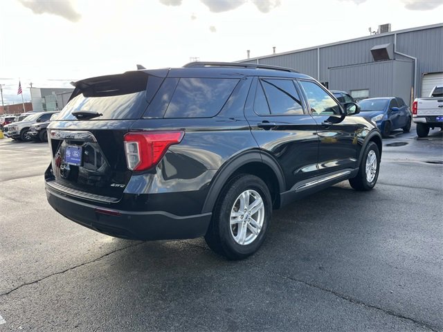 Used 2023 Ford Explorer XLT image 3
