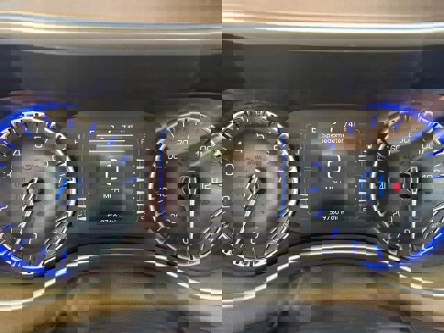 Used 2023 Chrysler Voyager LX image 12