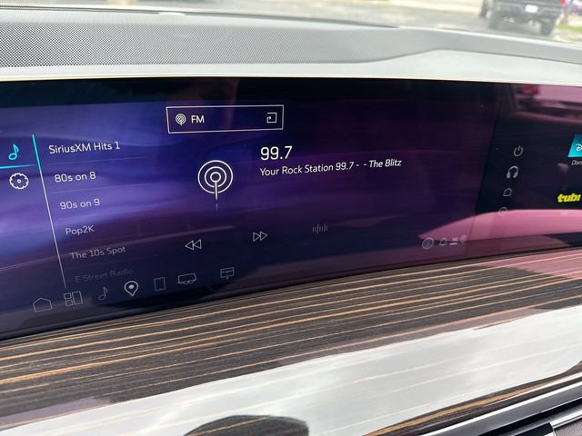 Used 2025 Cadillac Escalade Luxury image 16