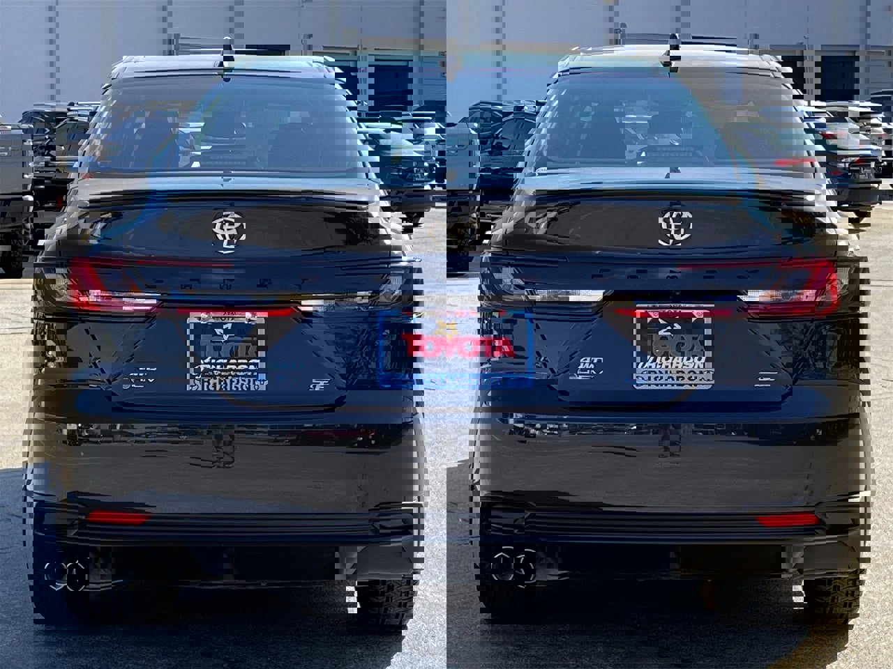 Used 2025 Toyota Camry SE image 5