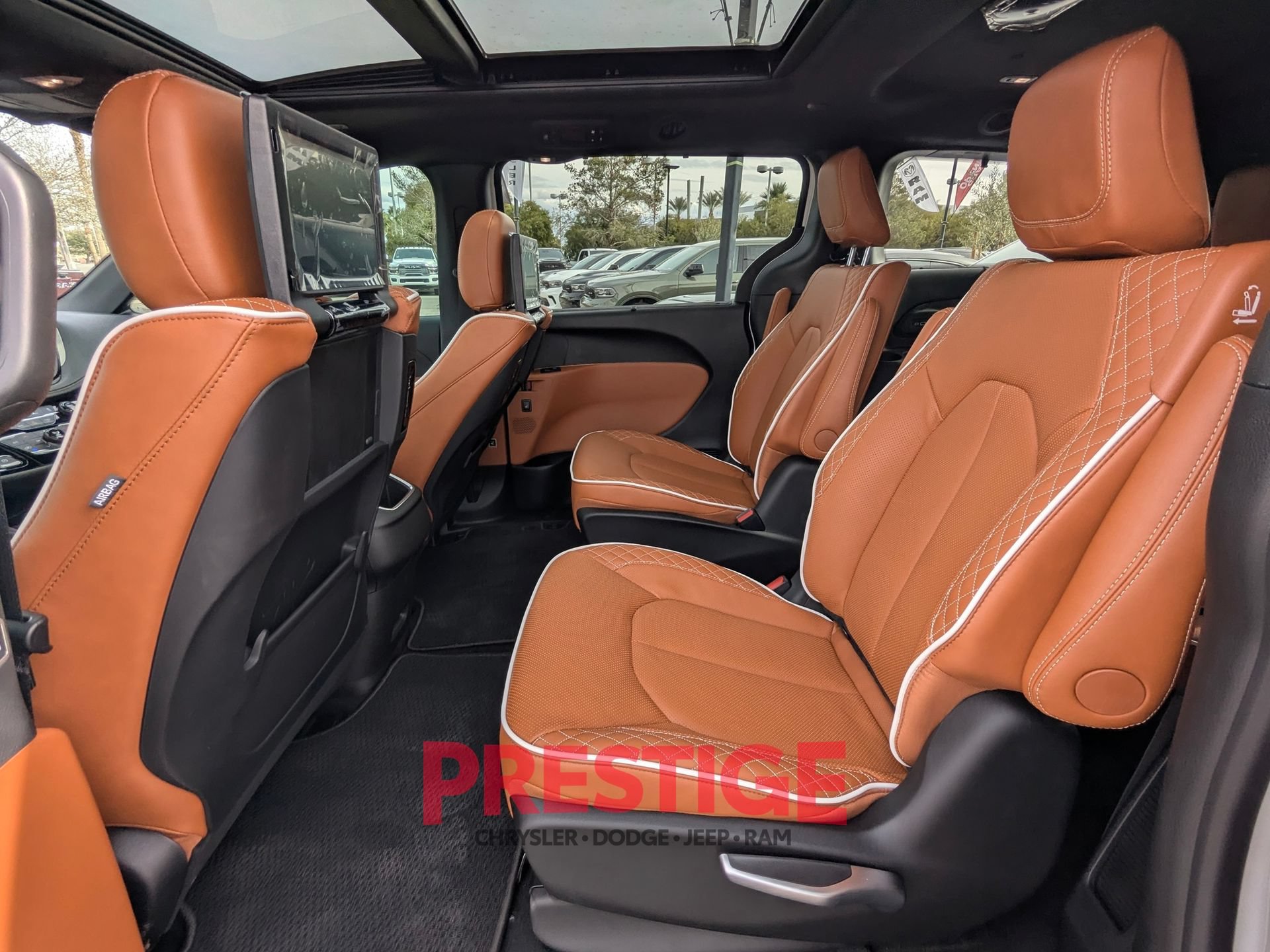 New 2026 Chrysler Pacifica Pinnacle w/ Trailer Tow Group AWD/4WD image 29