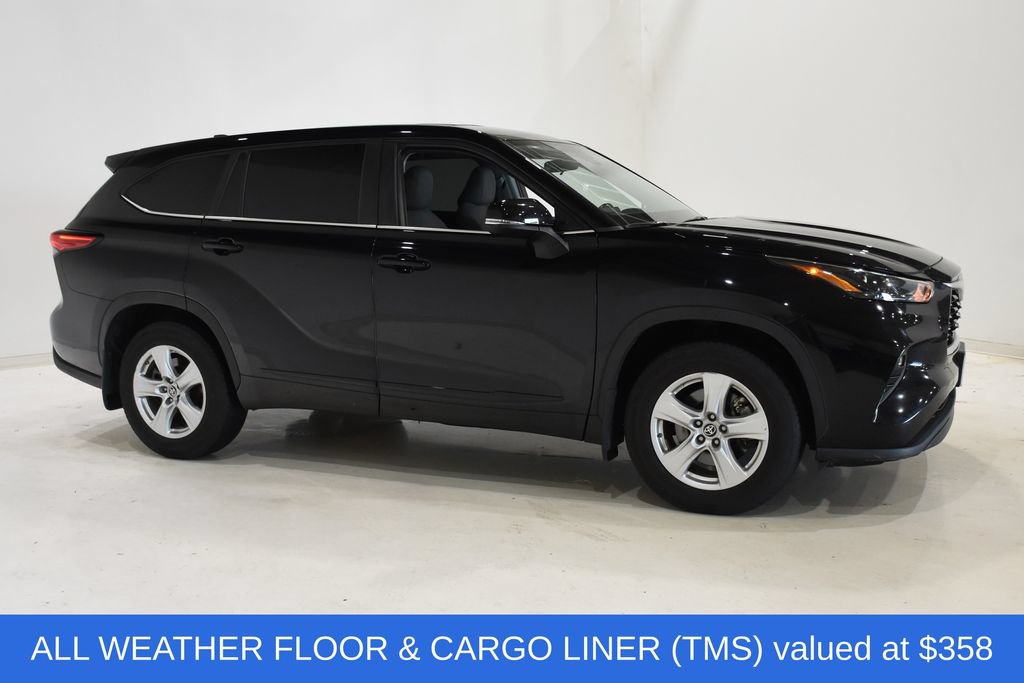 Used 2023 Toyota Highlander LE AWD/4WD image 3