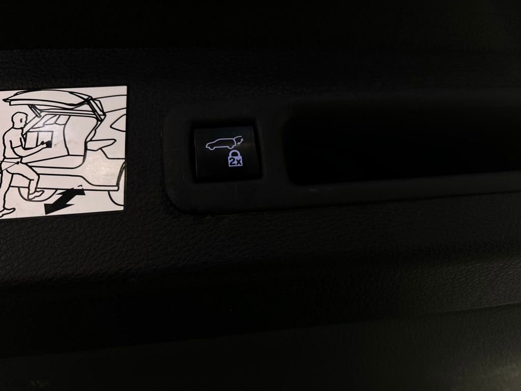 Used 2024 Toyota Sienna XLE image 32