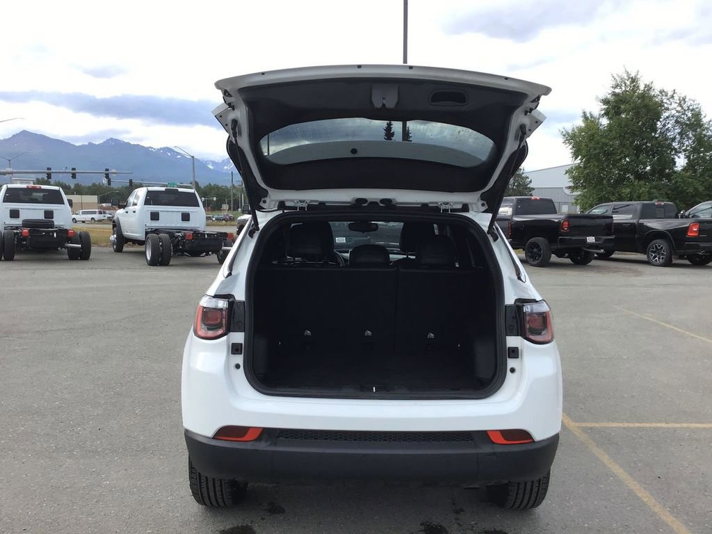 Used 2024 Jeep Compass Latitude image 11