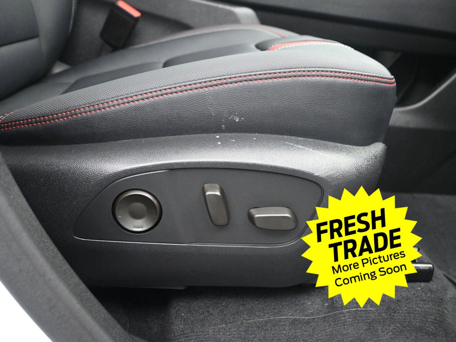 Used 2024 Chevrolet Traverse RS image 11