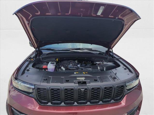 New 2025 Jeep Grand Cherokee Limited w/ Luxury Tech Group II RWD image 19