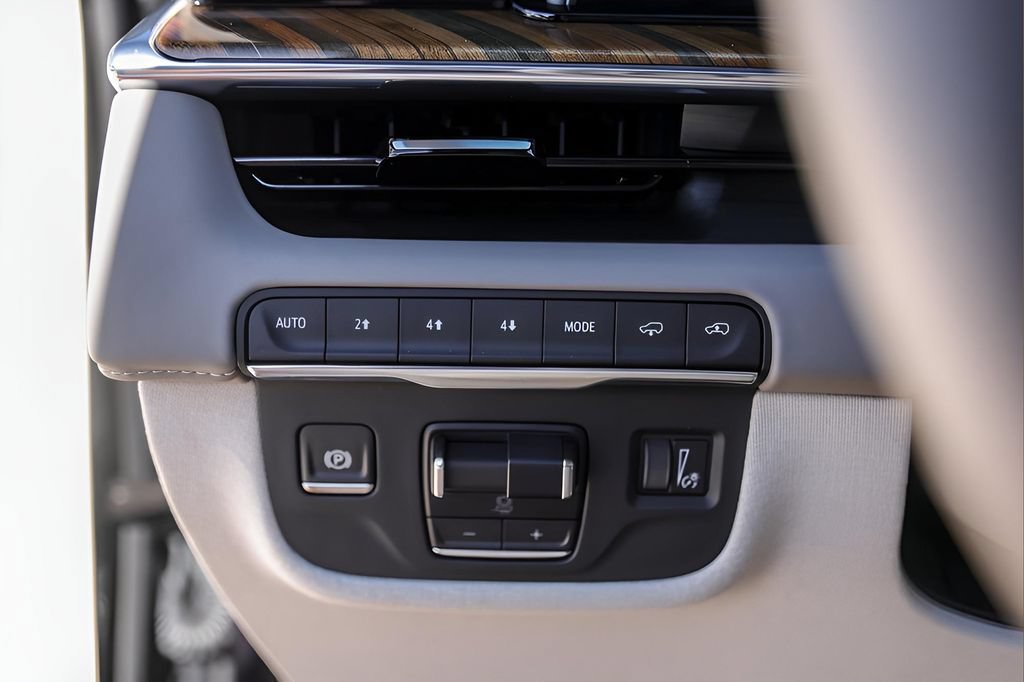 Certified 2024 Cadillac Escalade Premium Luxury Platinum w/ Heavy-Duty Trailer Package AWD/4WD image 29