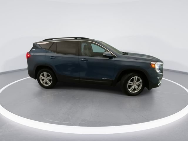 Used 2024 GMC Terrain SLE w/ Driver Convenience Package FWD image 7
