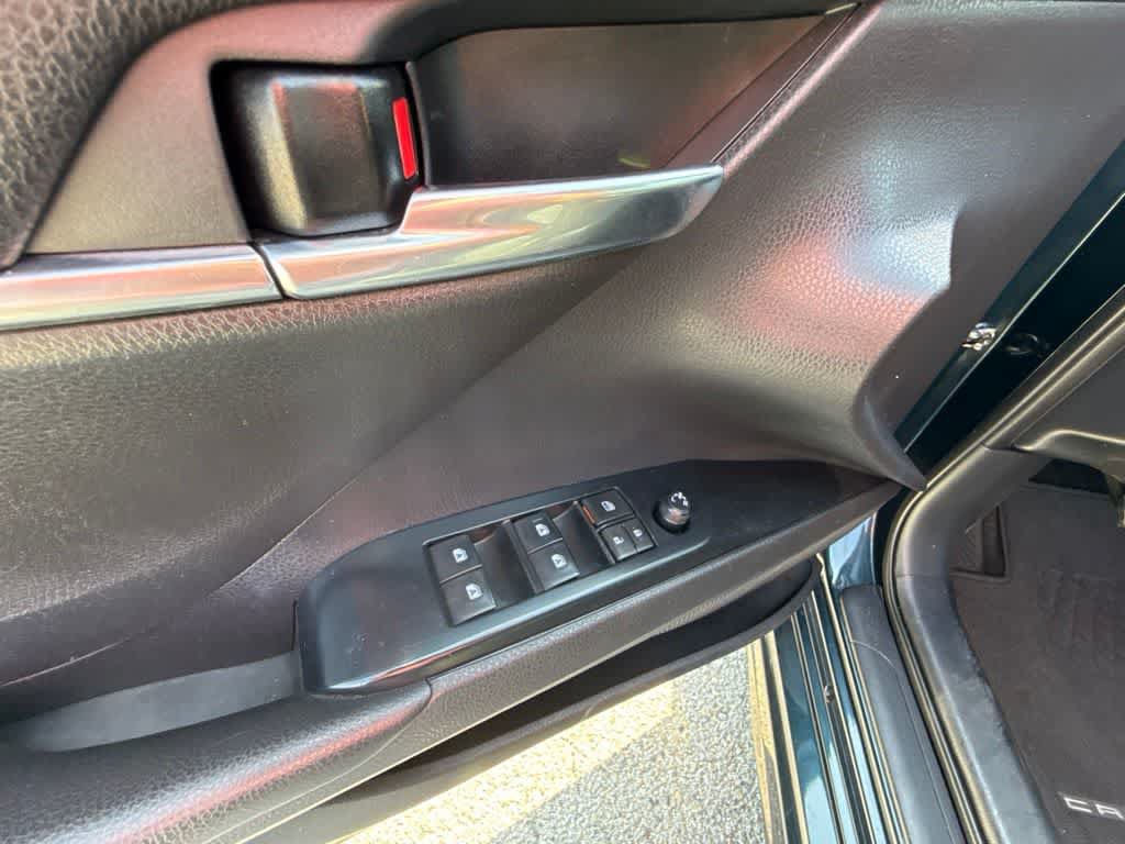 Used 2020 Toyota Camry SE w/ Convenience Package FWD image 14