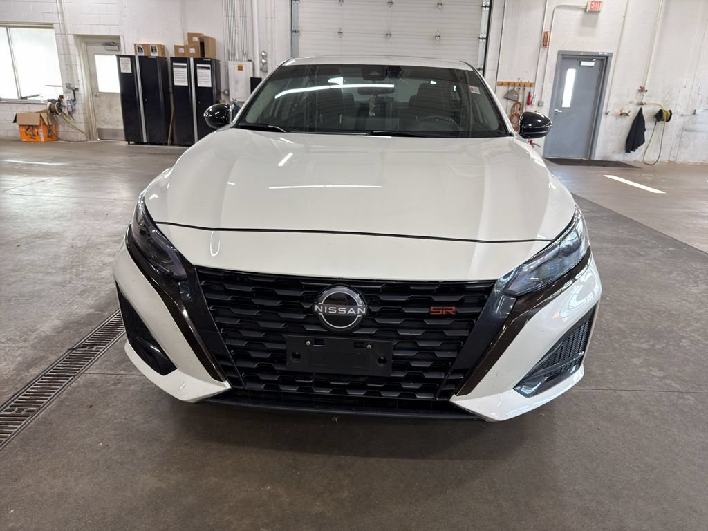Used 2024 Nissan Altima 2.5 SR w/ SR Premium Package AWD/4WD image 2