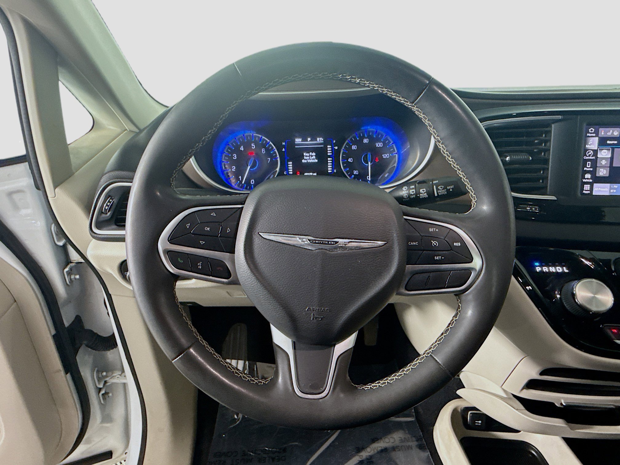 Used 2022 Chrysler Voyager LX FWD image 13