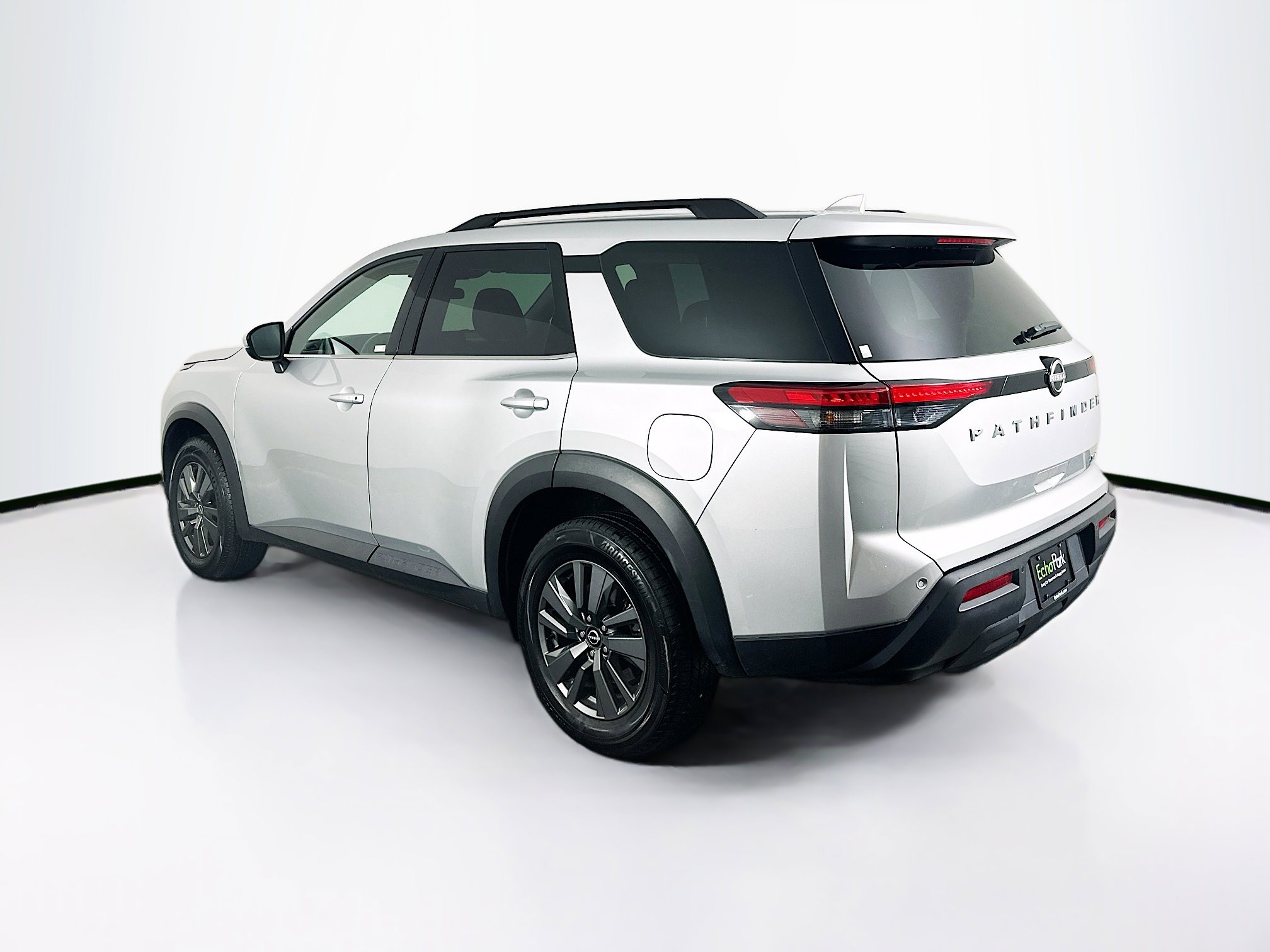 Used 2024 Nissan Pathfinder SV image 5