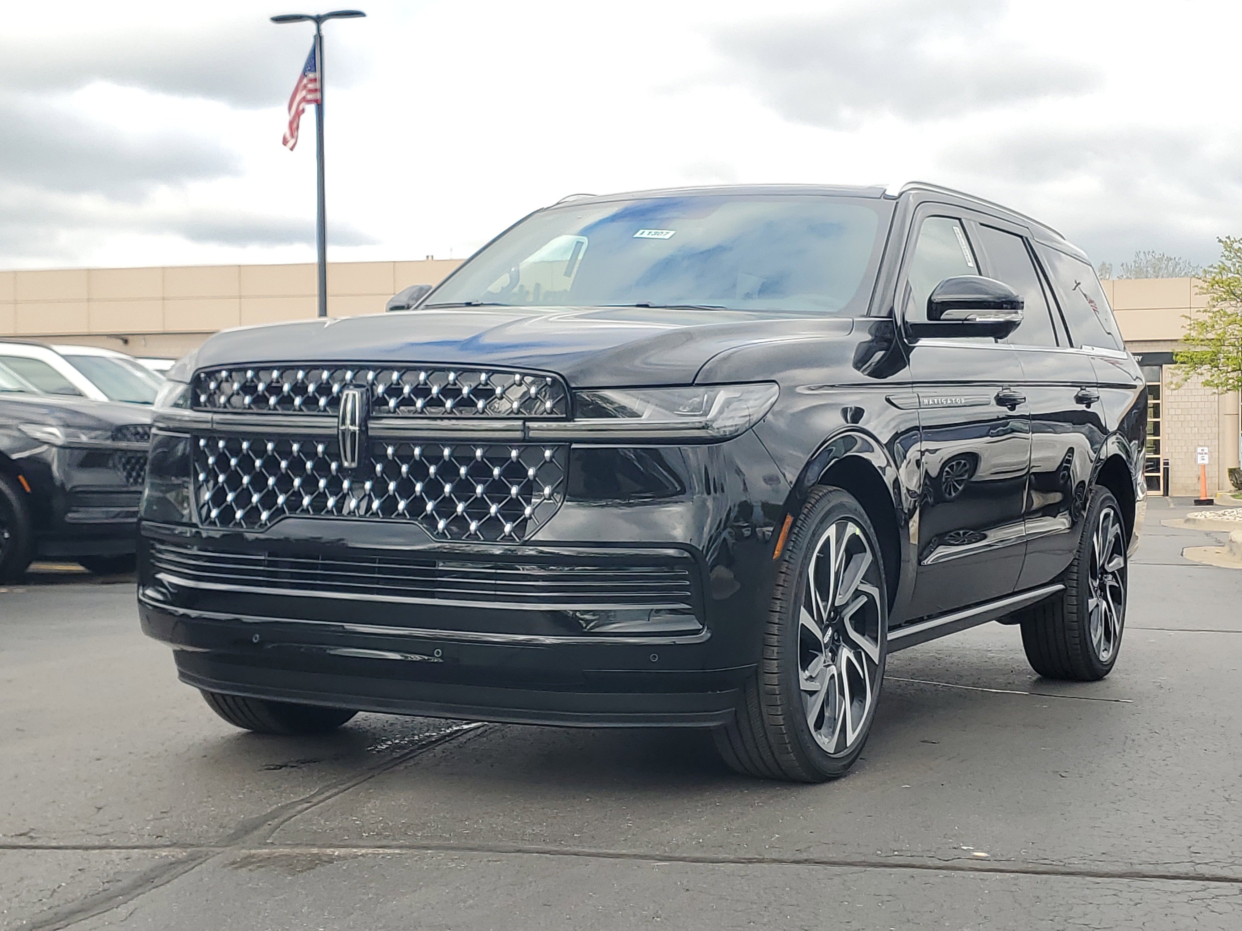 New 2026 Lincoln Navigator Black Label AWD/4WD video 2