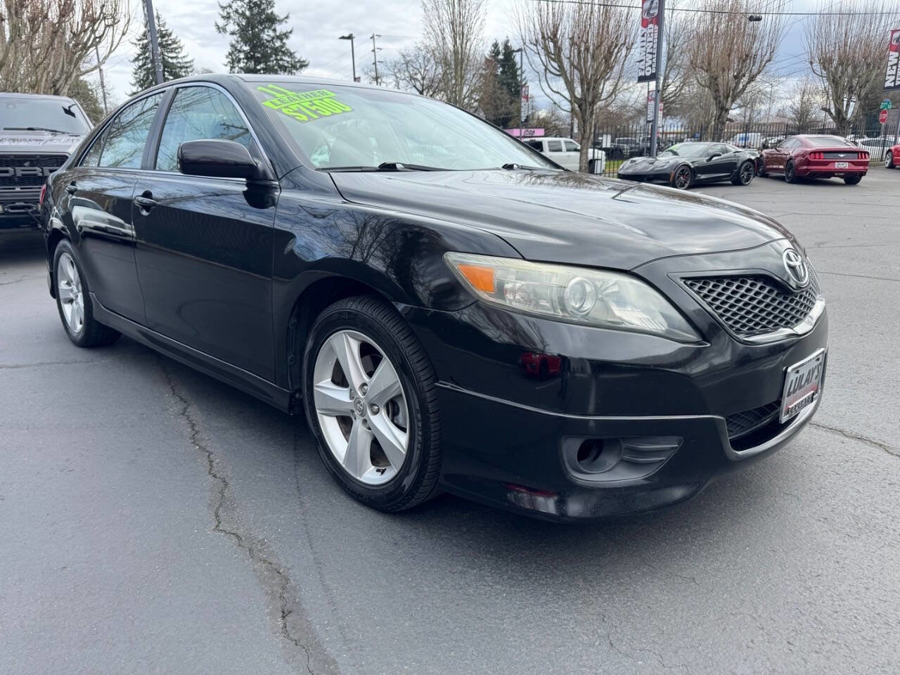 Used 2011 Toyota Camry SE w/ SE/XLE Extra-Value Pkg image 6