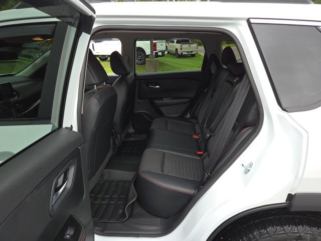 Used 2025 Nissan Rogue SV AWD/4WD image 21