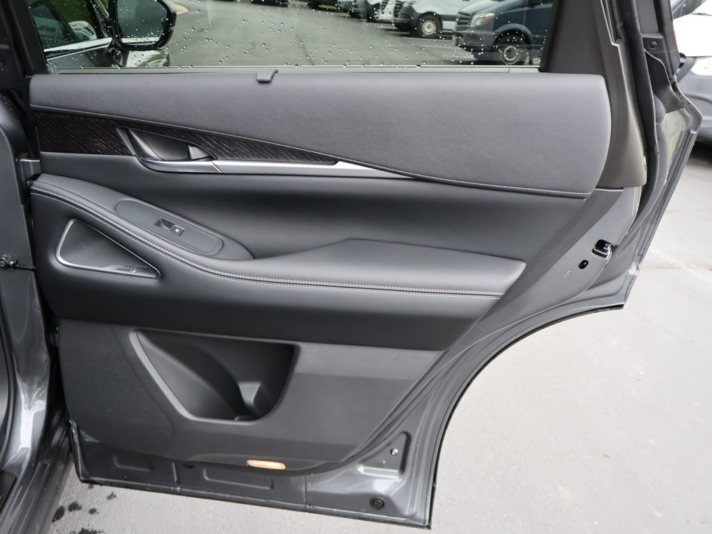Used 2025 INFINITI QX60 Sensory w/ Cargo Package AWD/4WD image 16