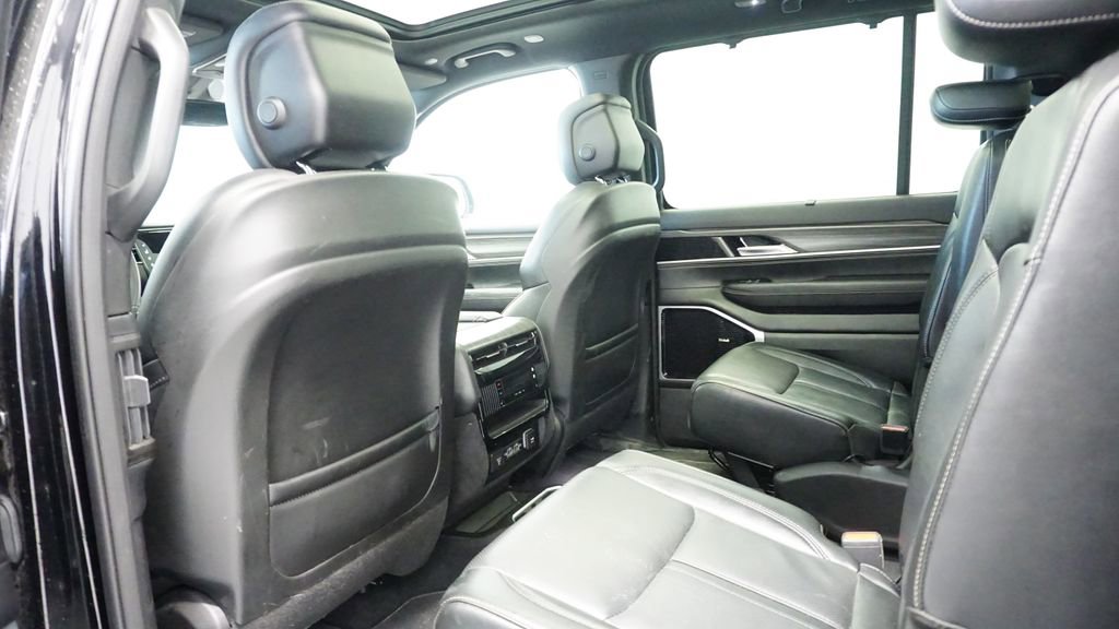 Used 2023 Jeep Wagoneer Series III w/ Premium Group I image 19