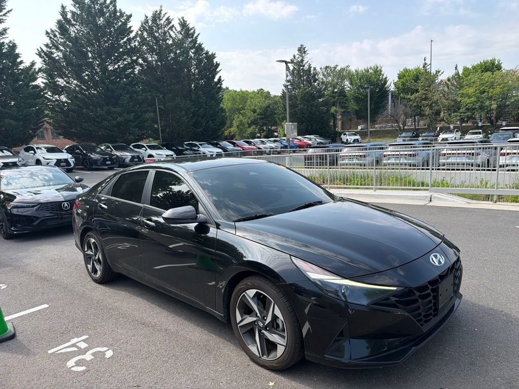 Used 2023 Hyundai Elantra SEL w/ Convenience Package FWD image 5