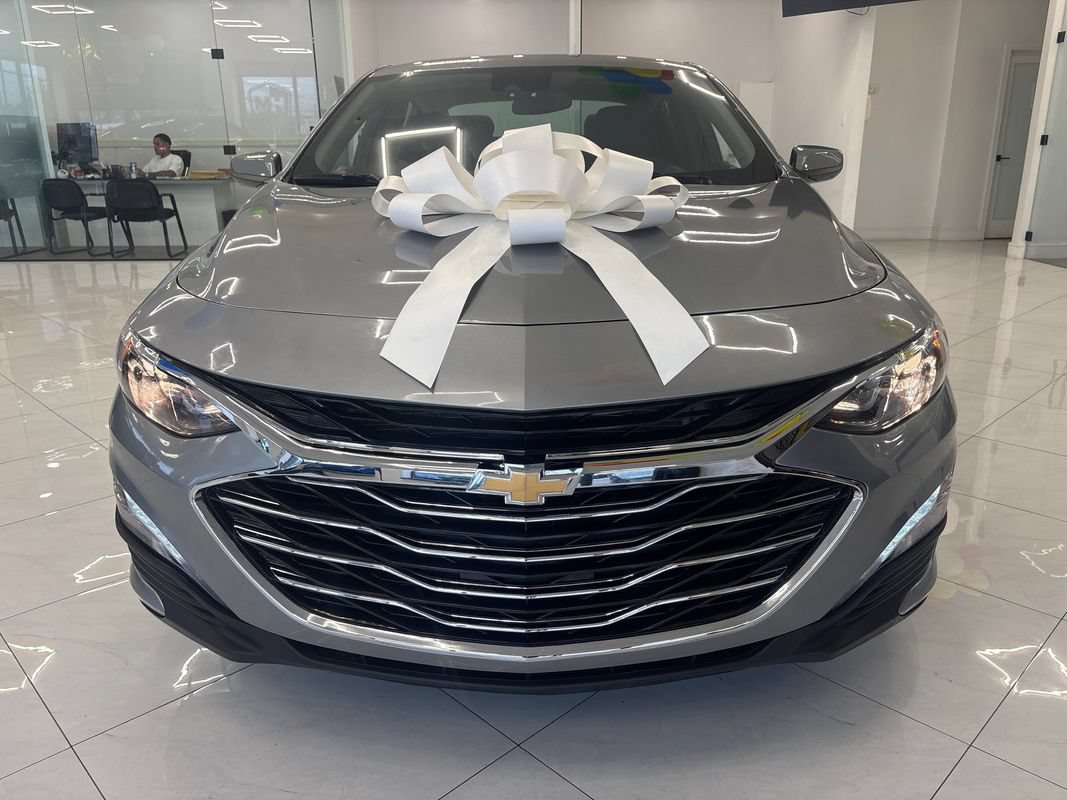 Used 2025 Chevrolet Malibu LT FWD image 2